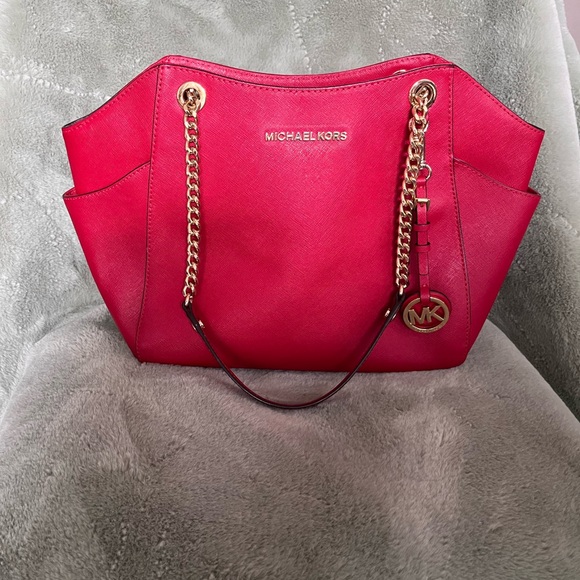 Michael Kors Red Saffiano Leather Shoulder Bag with Gold Chain - Picture 1 of 12